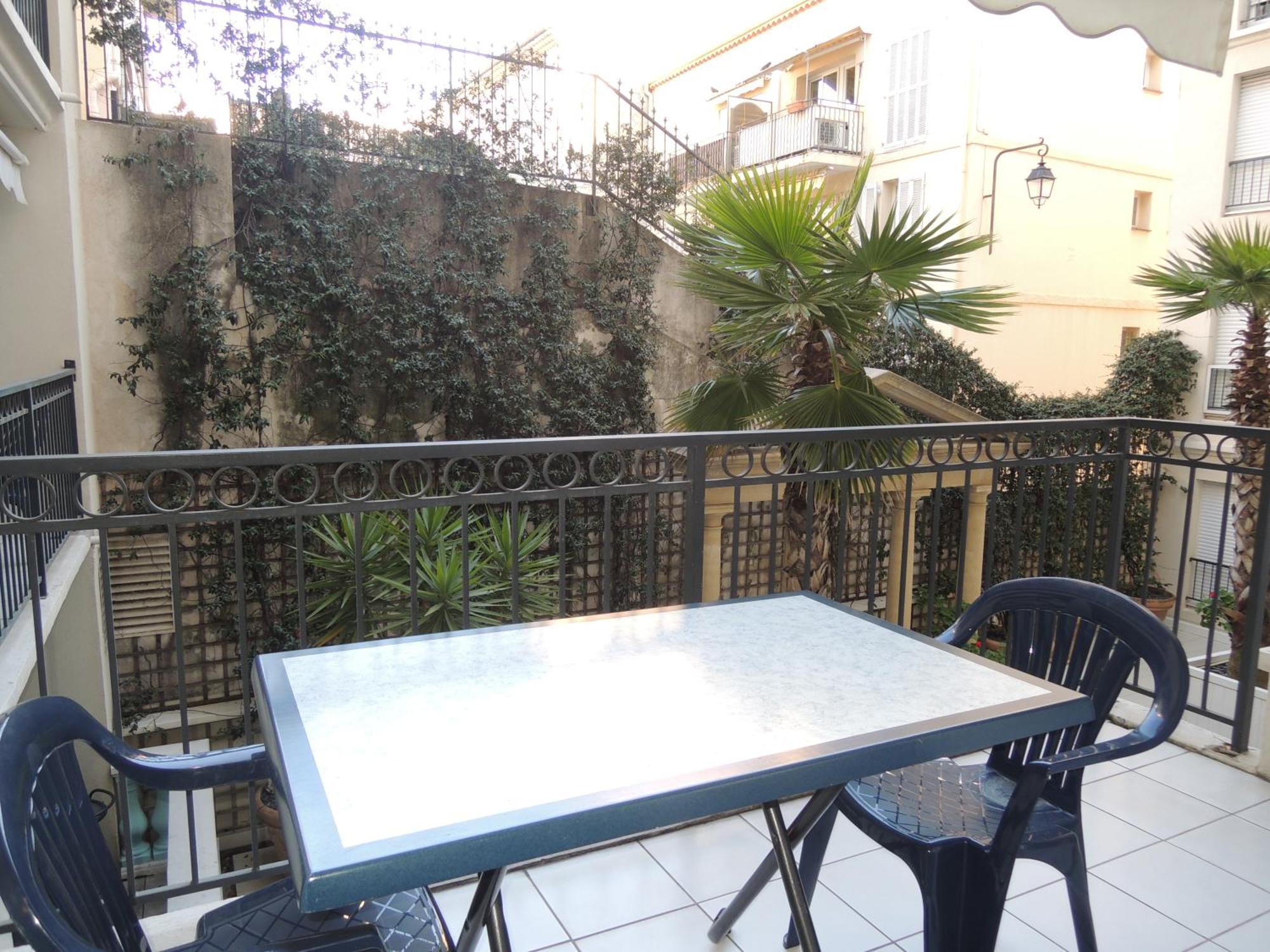 Cannes Palazzio Buitenkant foto