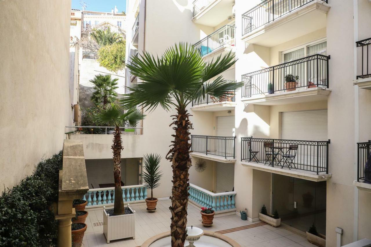 Cannes Palazzio Buitenkant foto